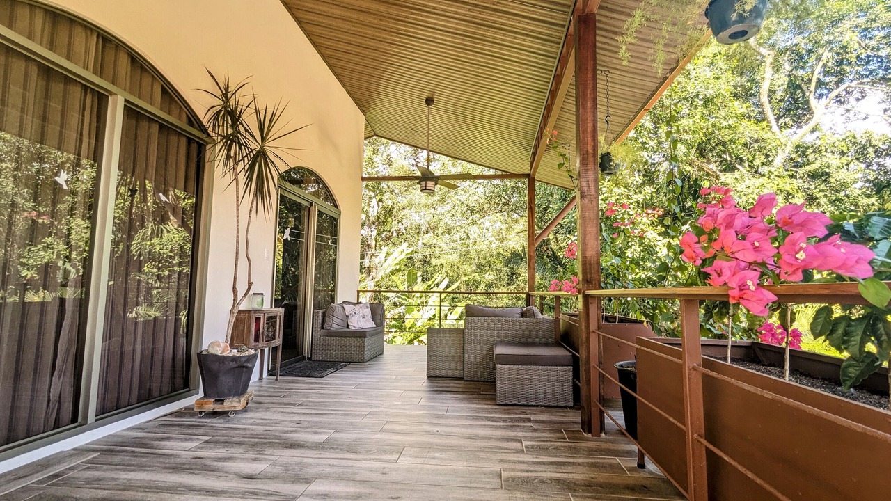 Photo of Patio Balcony in Playa Matapalo