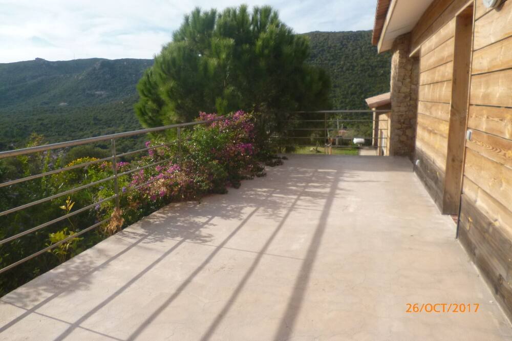 Photo of Patio Balcony in Monacia-d'Aullene