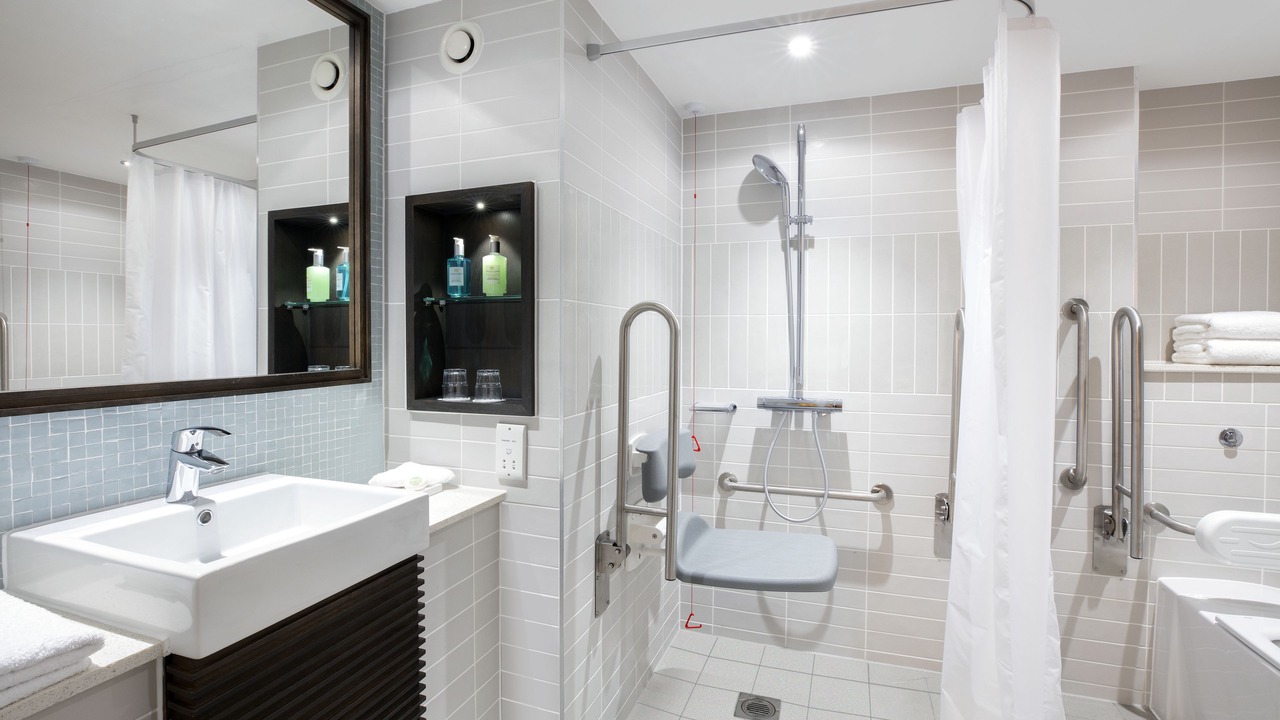 Photo of Bathroom in Heathrow Villages