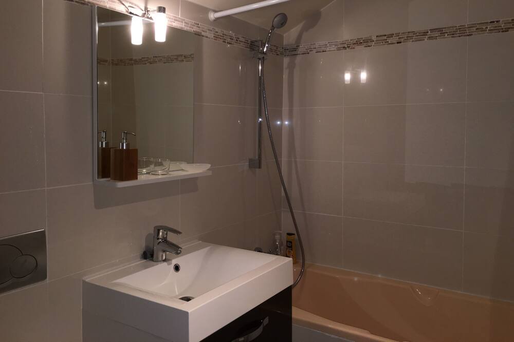 Photo of Bathroom in Sorgues