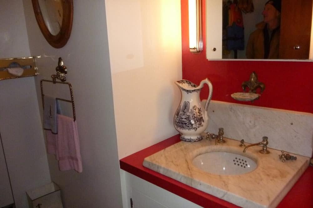 Photo of Bedroom in Leeds and the Thousand Islands