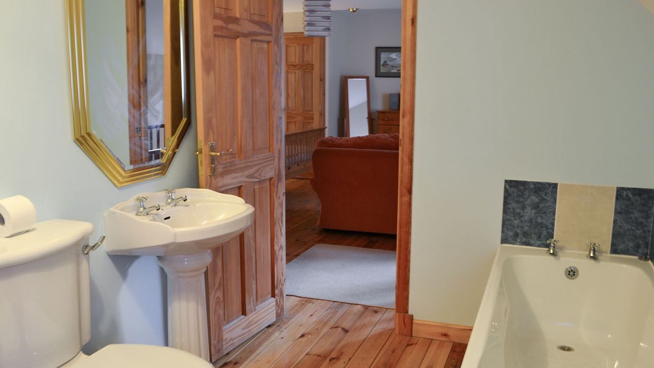 Photo of Bathroom in Boat of Garten