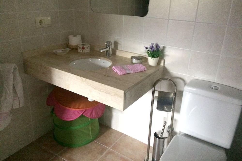 Photo of Bathroom in Aravell