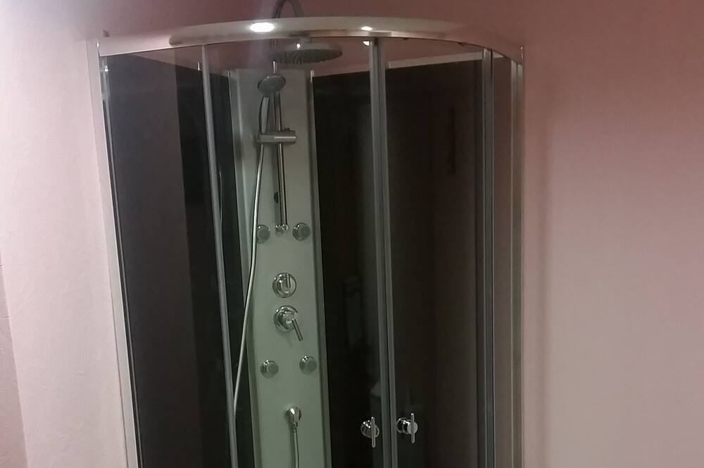 Photo of Bathroom in Quillan