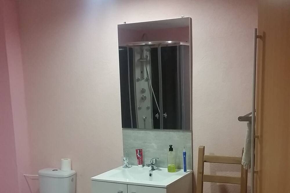 Photo of Bathroom in Quillan