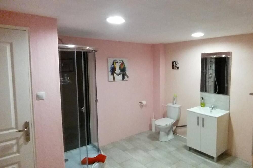 Photo of Bathroom in Quillan