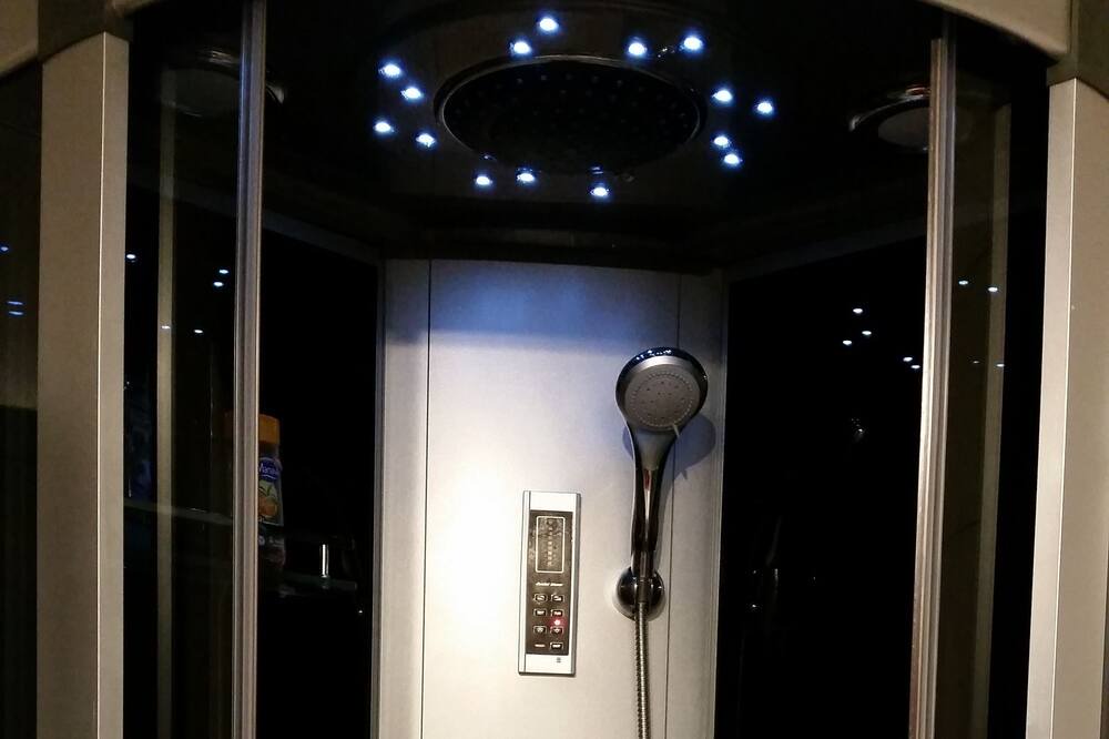 Photo of Bathroom in Quillan