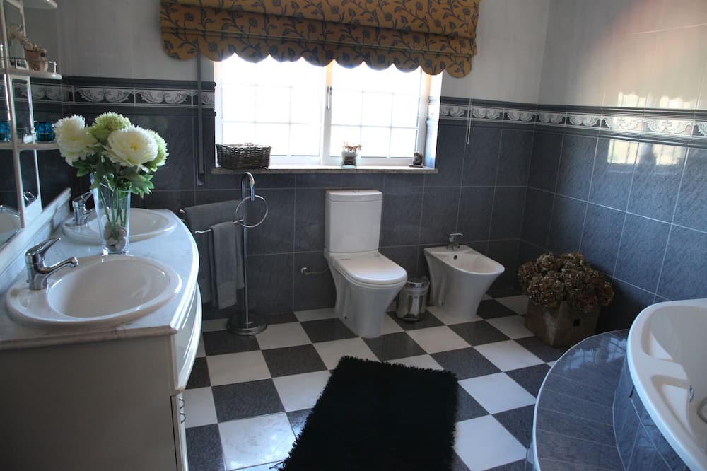 Photo of Bathroom in Samodaes