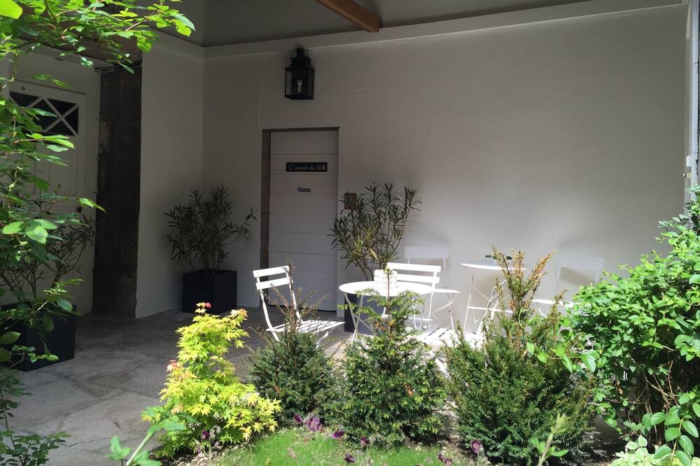 Photo of Patio Balcony in Besancon Old Town