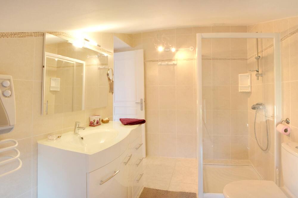 Photo of Bathroom in Ventenac-Cabardes