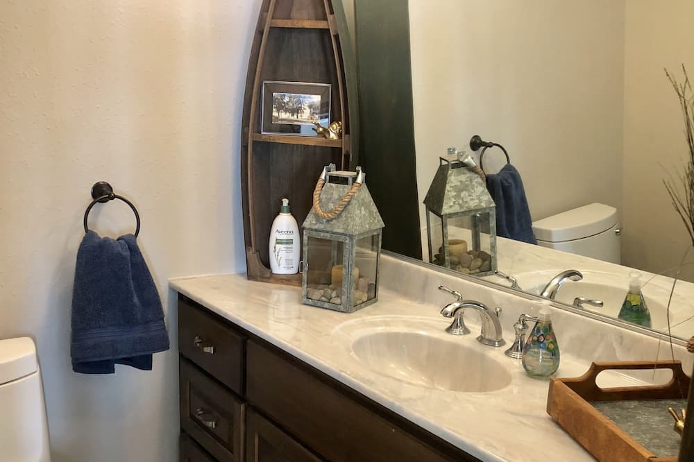 Photo of Bathroom in Lake Ripley