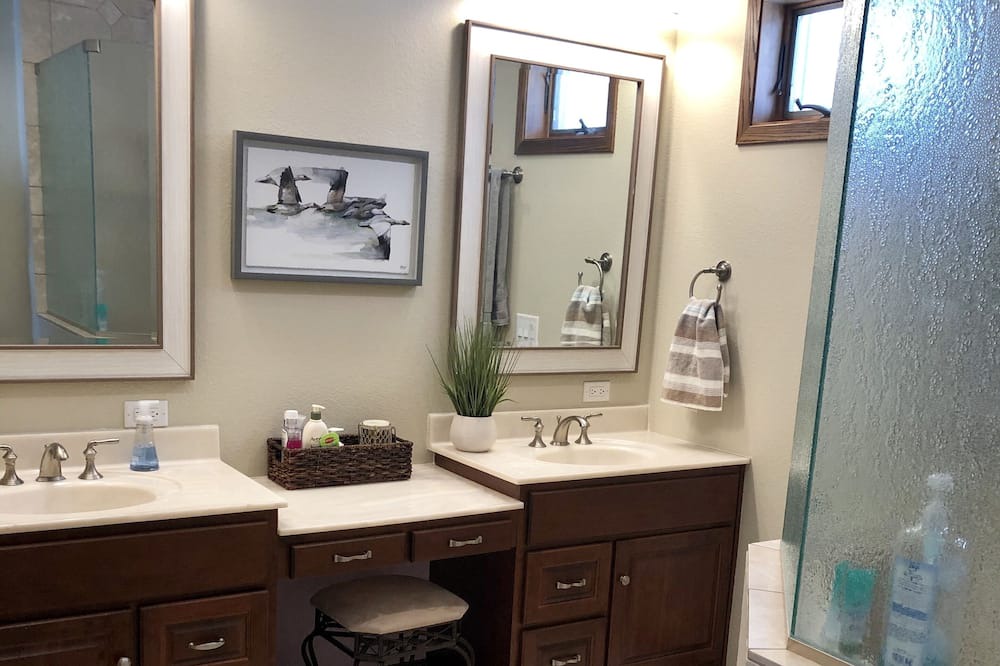 Photo of Bathroom in Lake Ripley