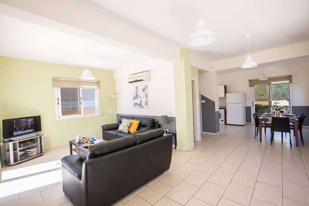 Photo of Livingroom in Ayia Thekla