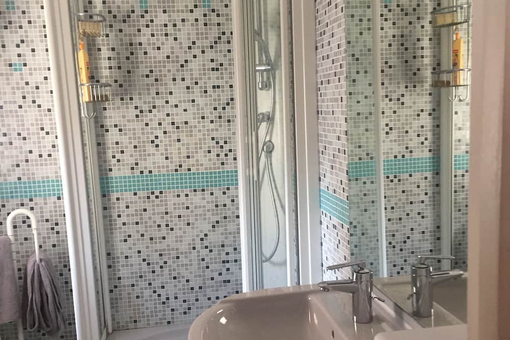 Photo of Bathroom in Montrouge