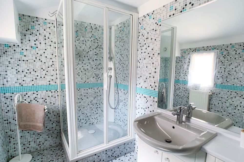 Photo of Bathroom in Montrouge
