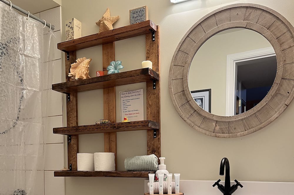 Photo of Bathroom in Okanagan-Similkameen