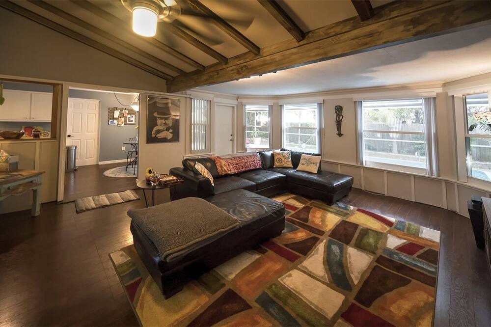 Photo of Livingroom in Venice Gardens