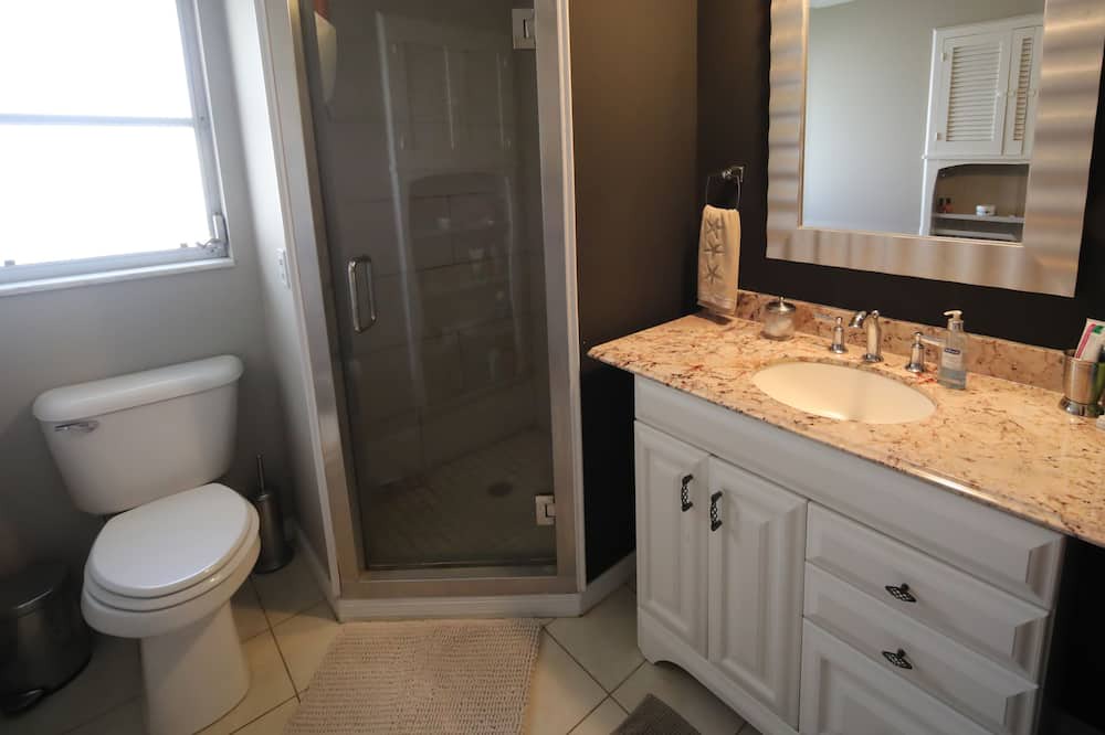 Photo of Bathroom in Venice Gardens