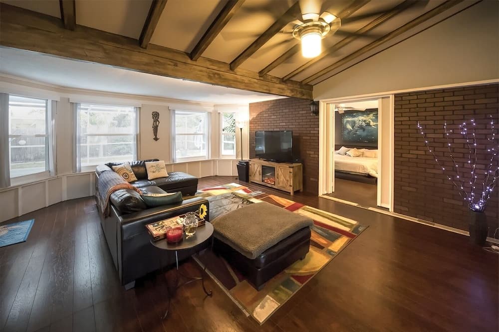 Photo of Livingroom in Venice Gardens