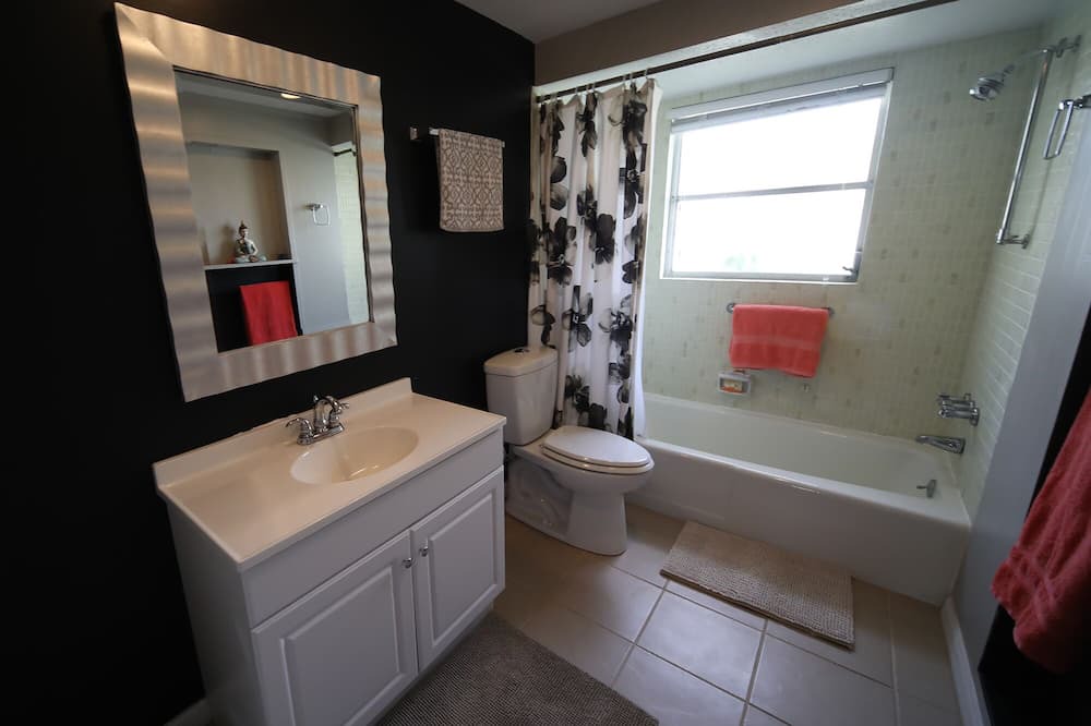 Photo of Bathroom in Venice Gardens
