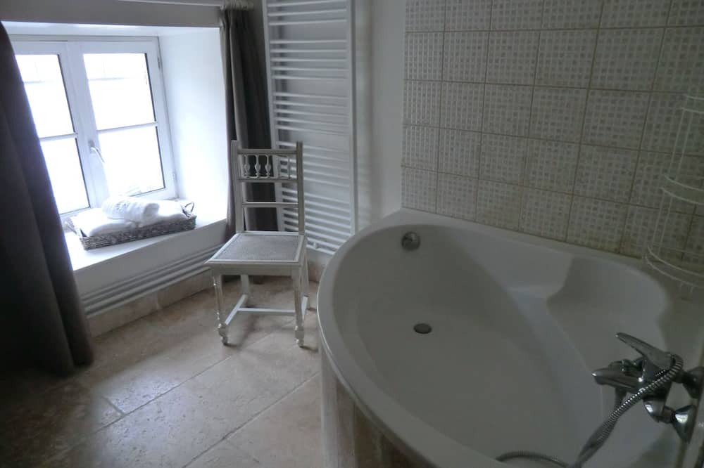 Photo of Bathroom in L'Etang-Vergy