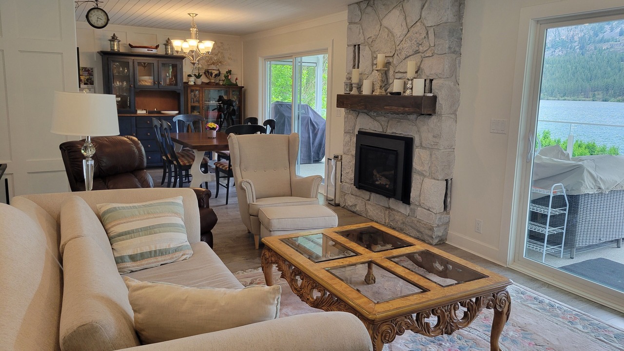Photo of Livingroom in Okanagan-Similkameen