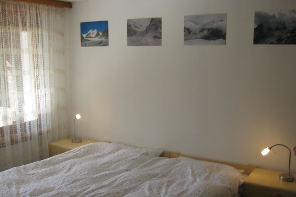 Photo of Bedroom in Taesch