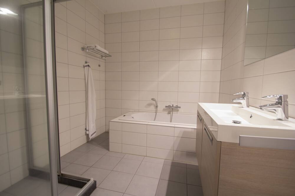 Photo of Bathroom in Midsland