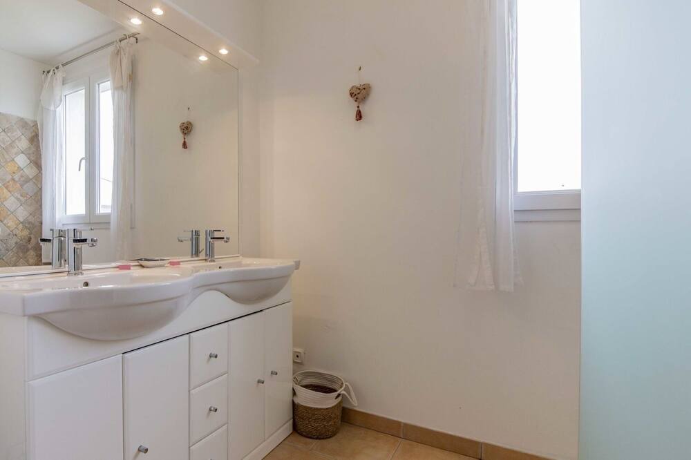Photo of Bathroom in Pernes-les-Fontaines