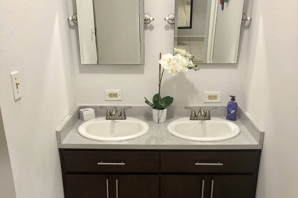 Photo of Bathroom in Camaceyes
