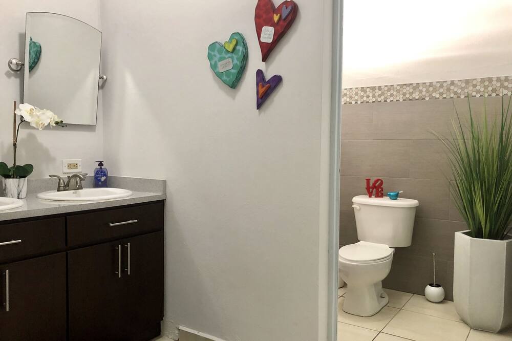 Photo of Bathroom in Camaceyes