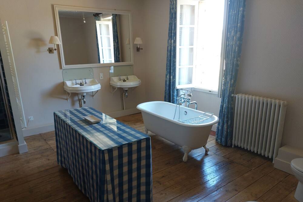 Photo of Bathroom in Bertre