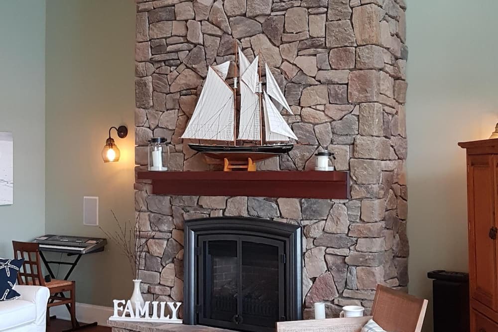Photo of Livingroom in Masons Point