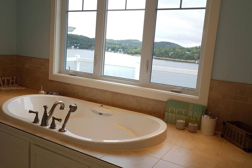 Photo of Bathroom in Masons Point