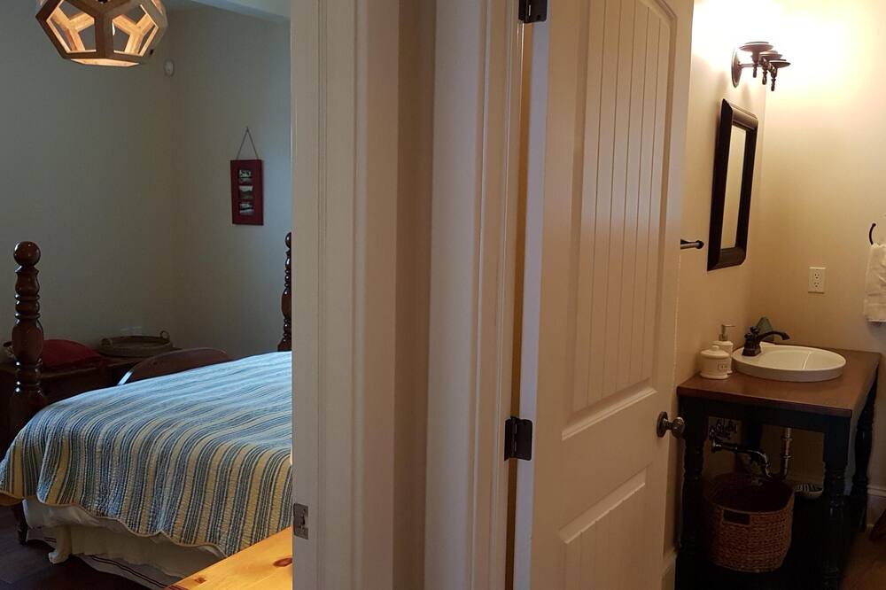 Photo of Bedroom in Masons Point