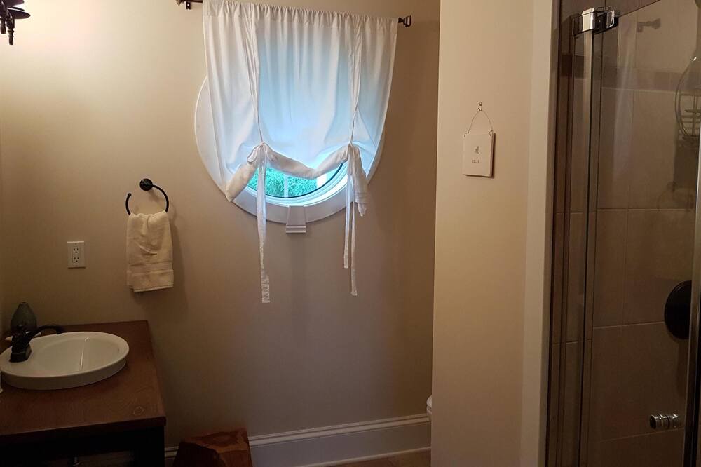 Photo of Bathroom in Masons Point