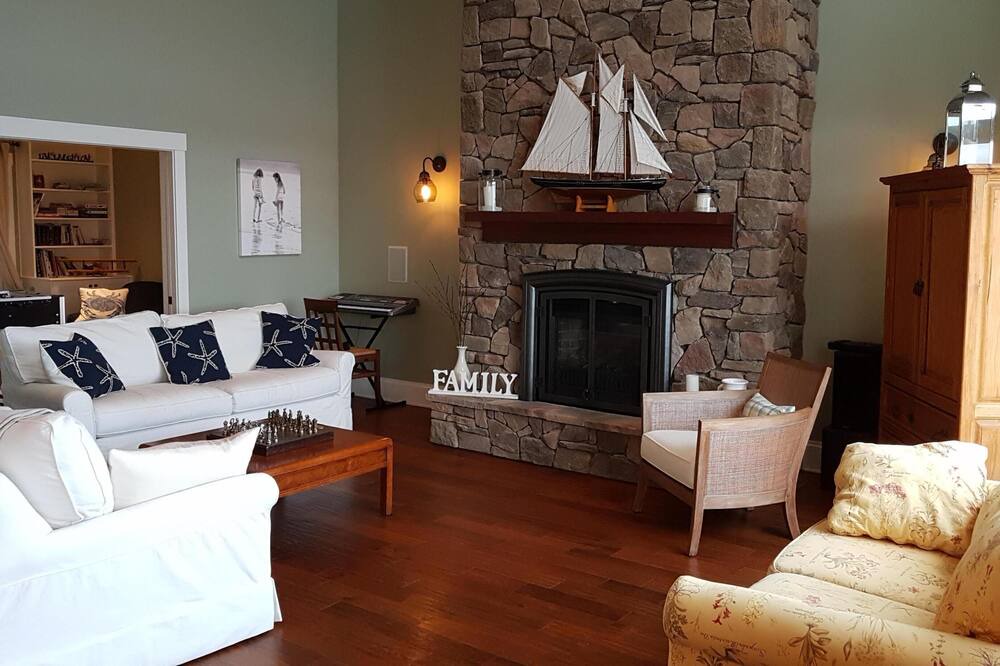 Photo of Livingroom in Masons Point