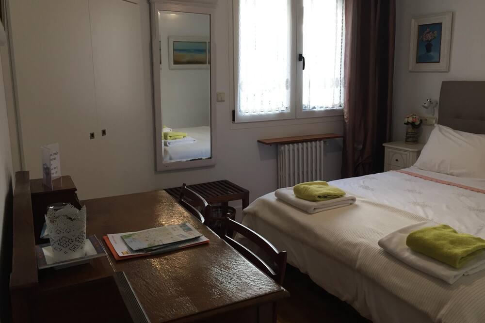 Photo of Bedroom in Gros