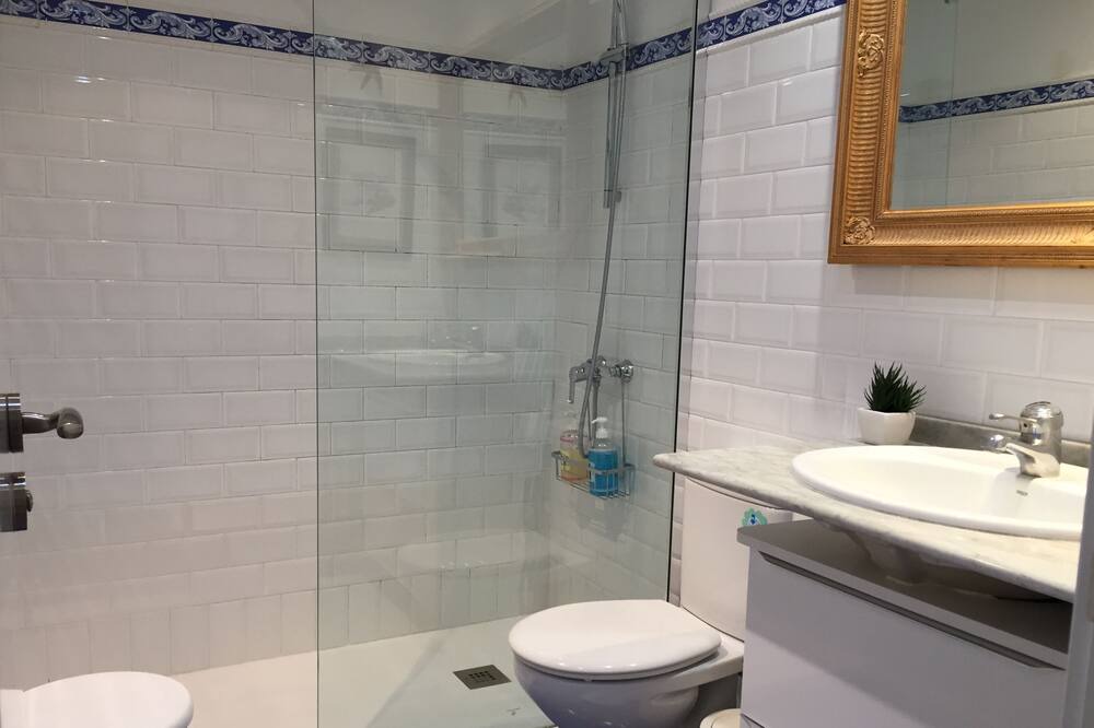 Photo of Bathroom in Gros
