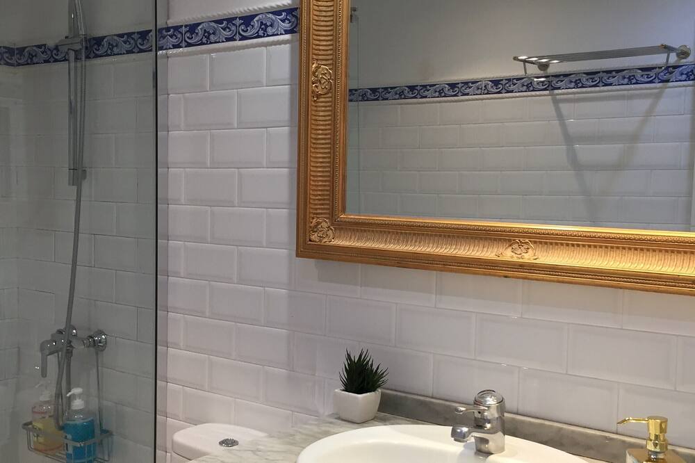 Photo of Bathroom in Gros