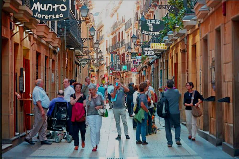 Photo of Others in Gros