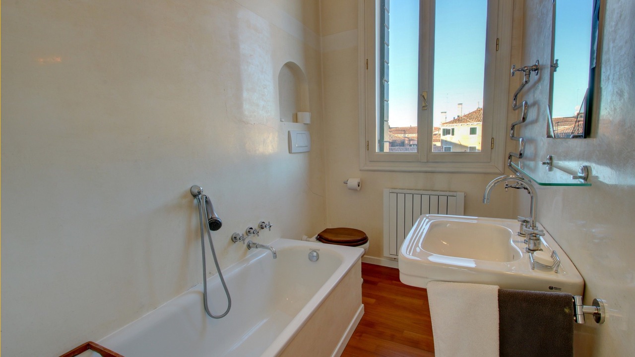Photo of Bathroom in Dorsoduro