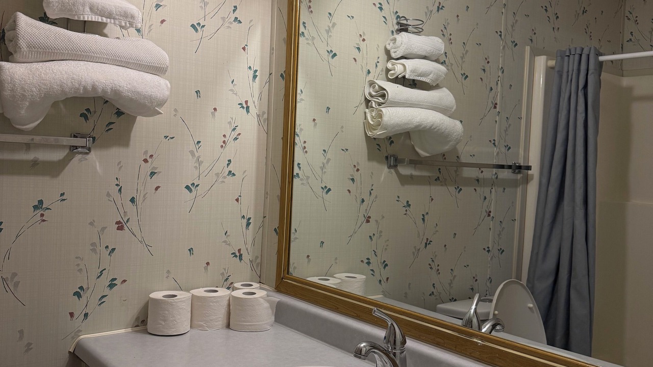 Photo of Bathroom in Division No. 7