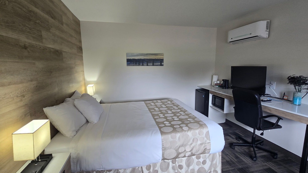 Photo of Bedroom in Outlook