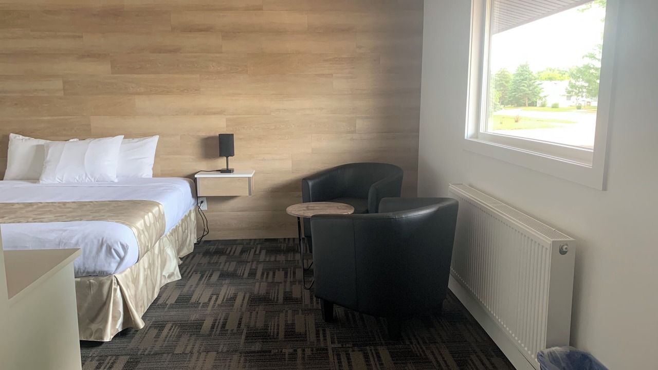 Photo of Bedroom in Outlook