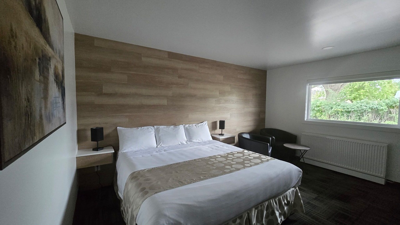 Photo of Bedroom in Outlook