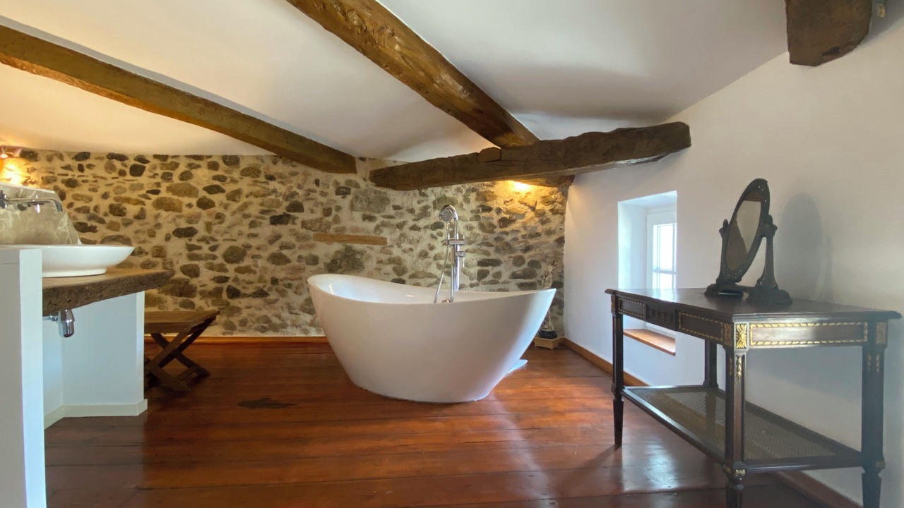 Photo of Bathroom in Felines-Termenes