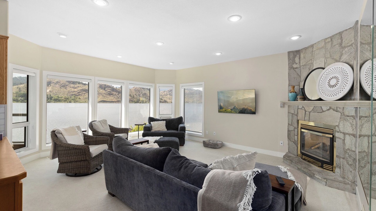 Photo of Livingroom in Okanagan-Similkameen