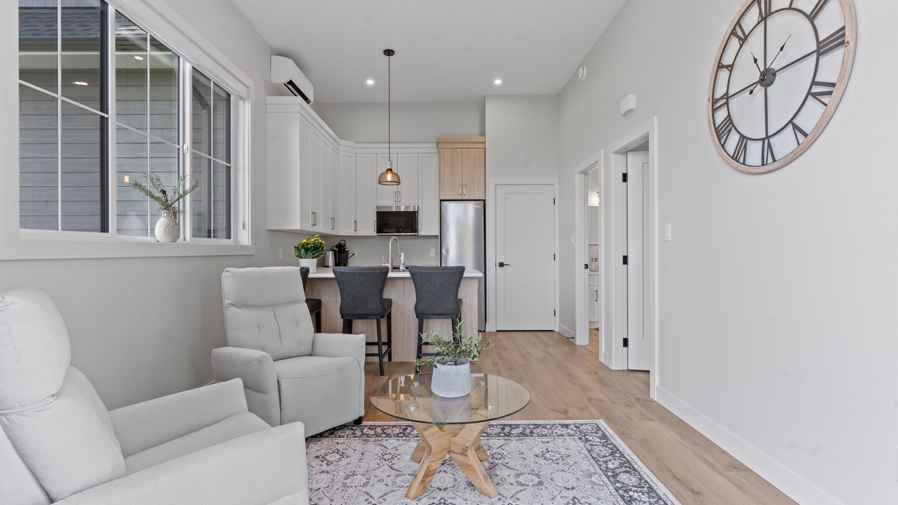 Photo of Livingroom in Eastern Hillsides
