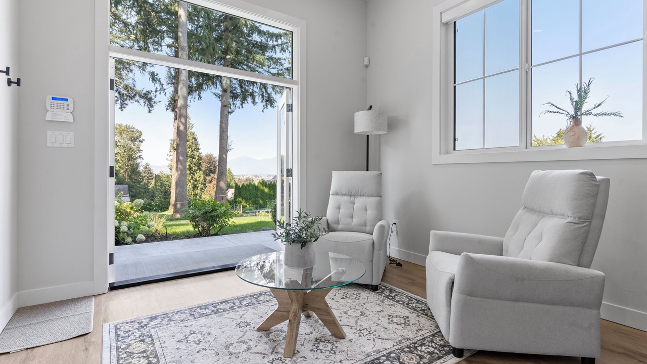 Photo of Livingroom in Eastern Hillsides